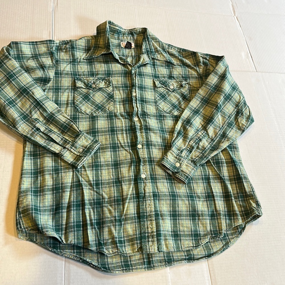 Golden Bell Brand flannel striped men’s button down in XL 100% cotton green